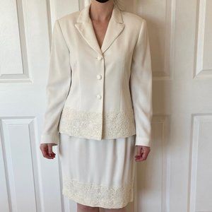 EUC vintage John Meyer ivory crepe jacket & skirt suit with lace trim size 6P